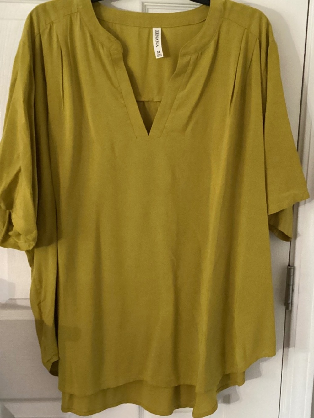 Zenana short sleeved v-neck Ladies Top, Size 3X